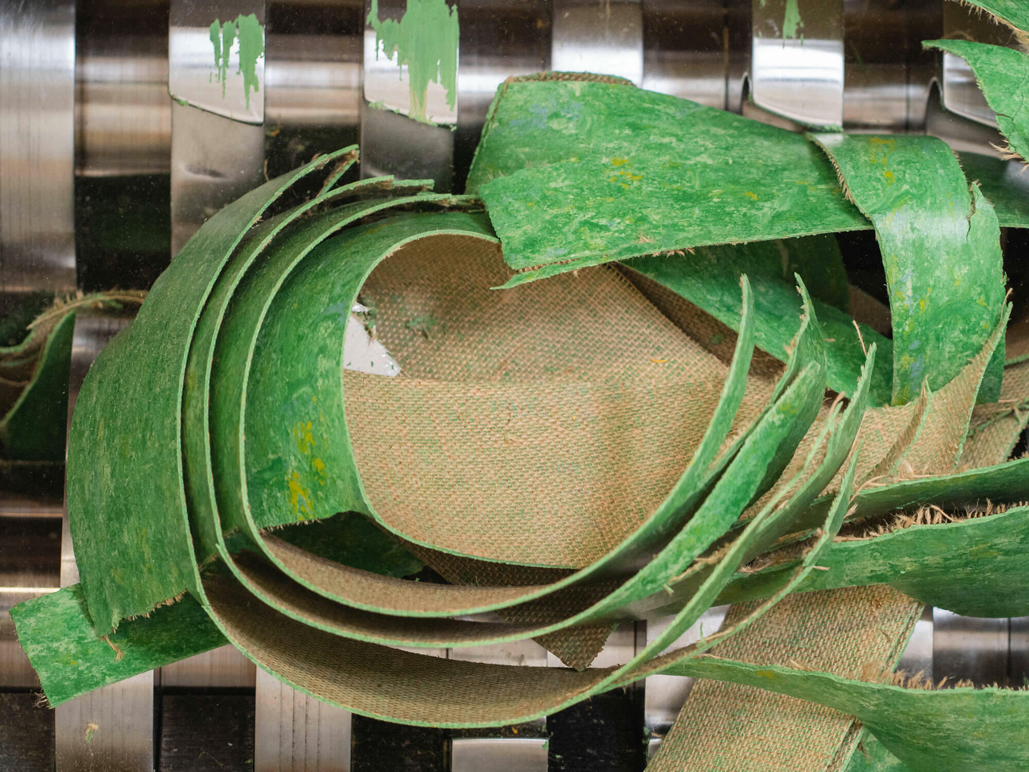 Die Recyclingfähigkeit eines Bodenbelags trägt zu dessen Nachhaltigkeit bei.