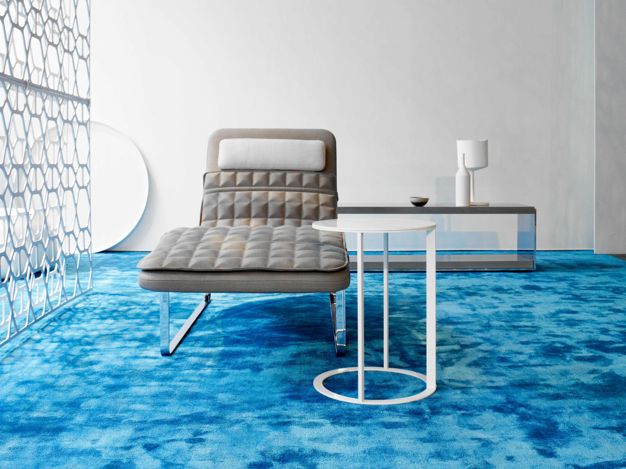 Seidenteppiche sind besonders weich und besitzen eine schimmernde Oberfläche, im Bild „Pure Silk 2500“ von Object Carpet, ein Unikat aus 100% Seide