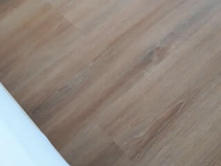 Laminat gibt es in vielen verschieden Farben und Mustern, hier eine Holznachbildung.