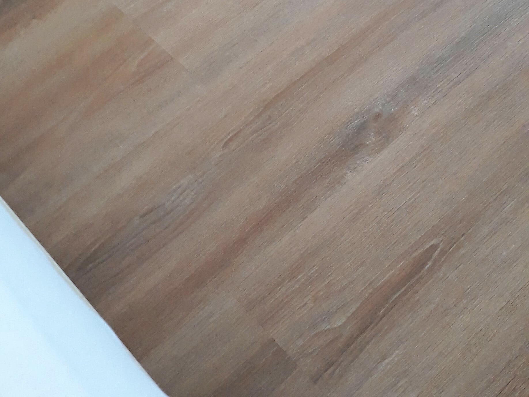 Laminat gibt es in vielen verschieden Farben und Mustern, hier eine Holznachbildung.