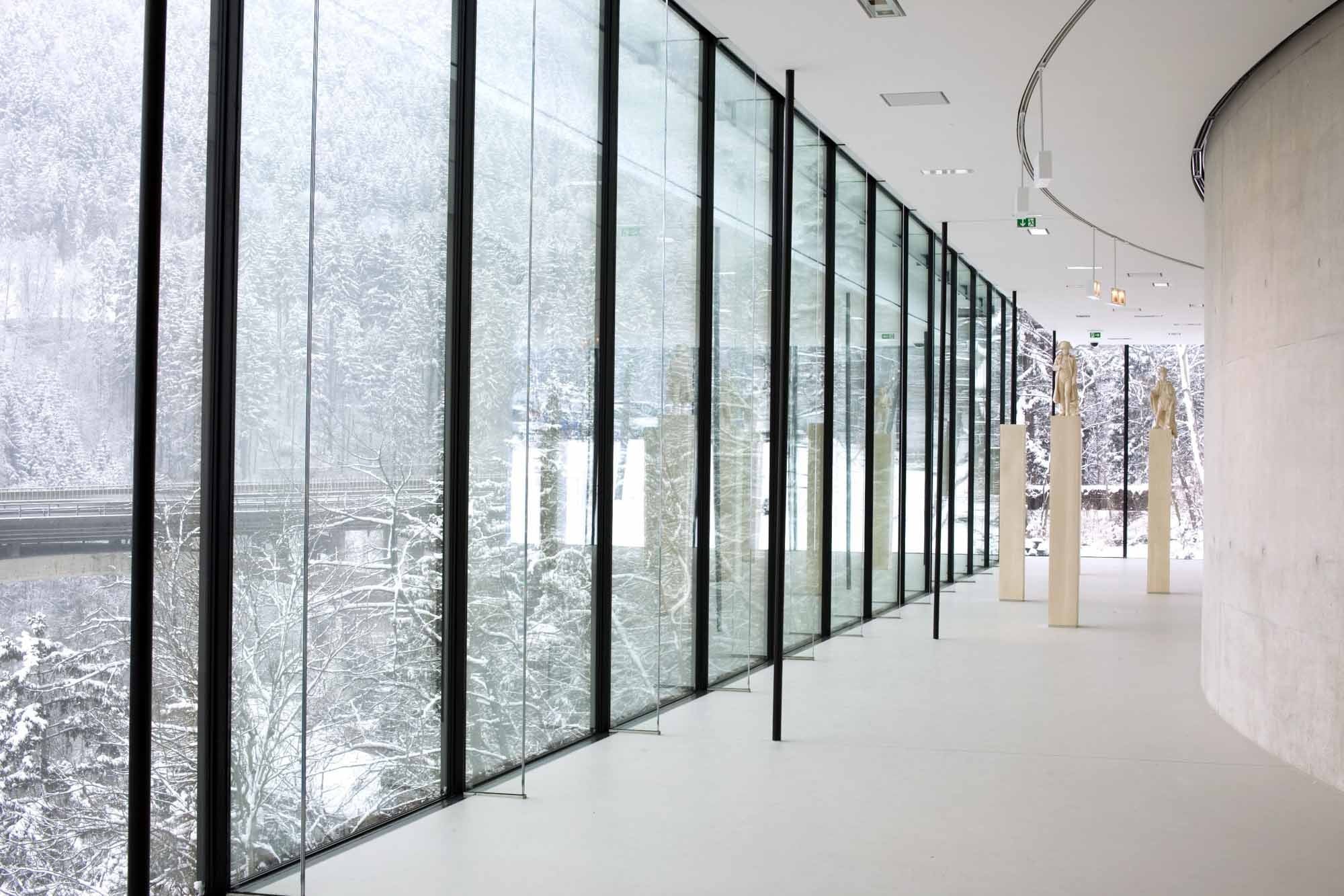 Innenliegende Glasschwerter dienen der Aussteifung