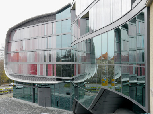 Der Neubau ergänzt das Ensemble der Leipziger Nationalbibliothek am Deutschen Platz