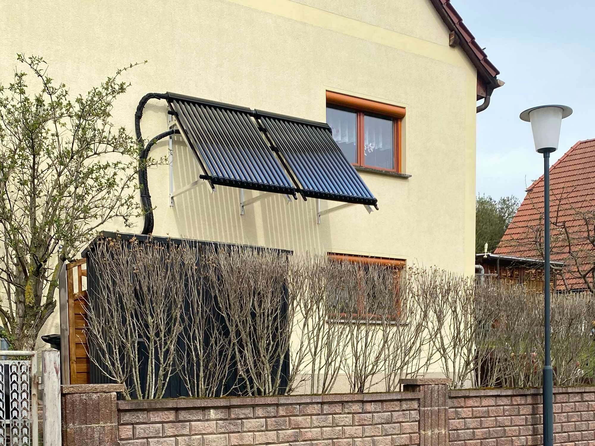 Gebäudenah erzeugte Wärme aus regenerativen Quellen wird mit einem Primärenergiefaktor von 0 eingerechnet.