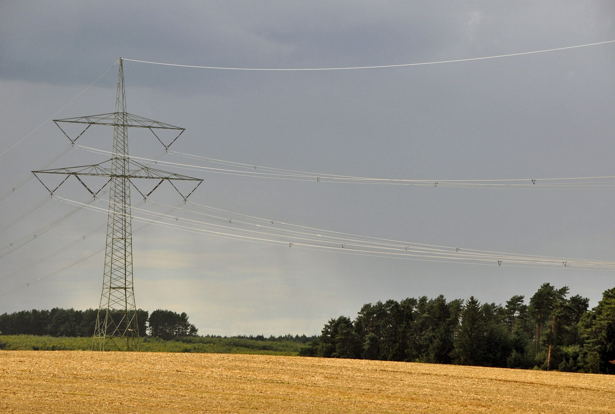 Über den Primärenergiefaktor werden auch Energieverluste berücksichtigt, wie sie etwa beim Transport zu verzeichnen sind.