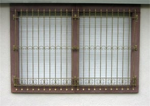 Fenstergitter schmiedeeisern, verzinkt und lackiert