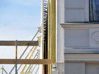 Haustrennwände werden aus Gründen des Schallschutzes aus zweischalig ausgeführt. 