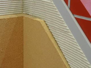 Im U-Wert berücksichtigt: Außenwände bestehen meist aus unterschiedlichen Materialschichten.
