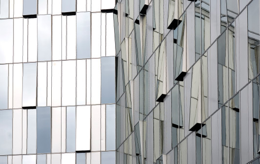 Fassadendetail mit vierteiligen Modulen