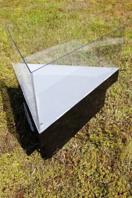 Durch den 40 cm hohen Kasten aus Plexiglas kann dabei die exakte Schichtung der Schneedecke erfasst werden