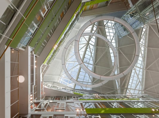 unilever hauptbüro die offene bürolandschaft entwickelt sich um ein zentrales atrium unileverzentrale in hamburg glas büroverwaltung baunetzwissen unilever hauptbüro die offene bürolandschaft entwickelt sich um ein zentrales atrium unileverzentrale in hamburg glas büroverwaltung baunetzwissen