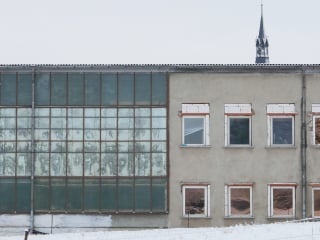 Bei Lochfassaden sitzen die vereinzelten Fenster jeweils in einer passenden Rohbauöffnung.