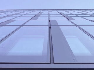 Doppelfassade eines Bürogebäudes am Wiener Hauptbahnhof