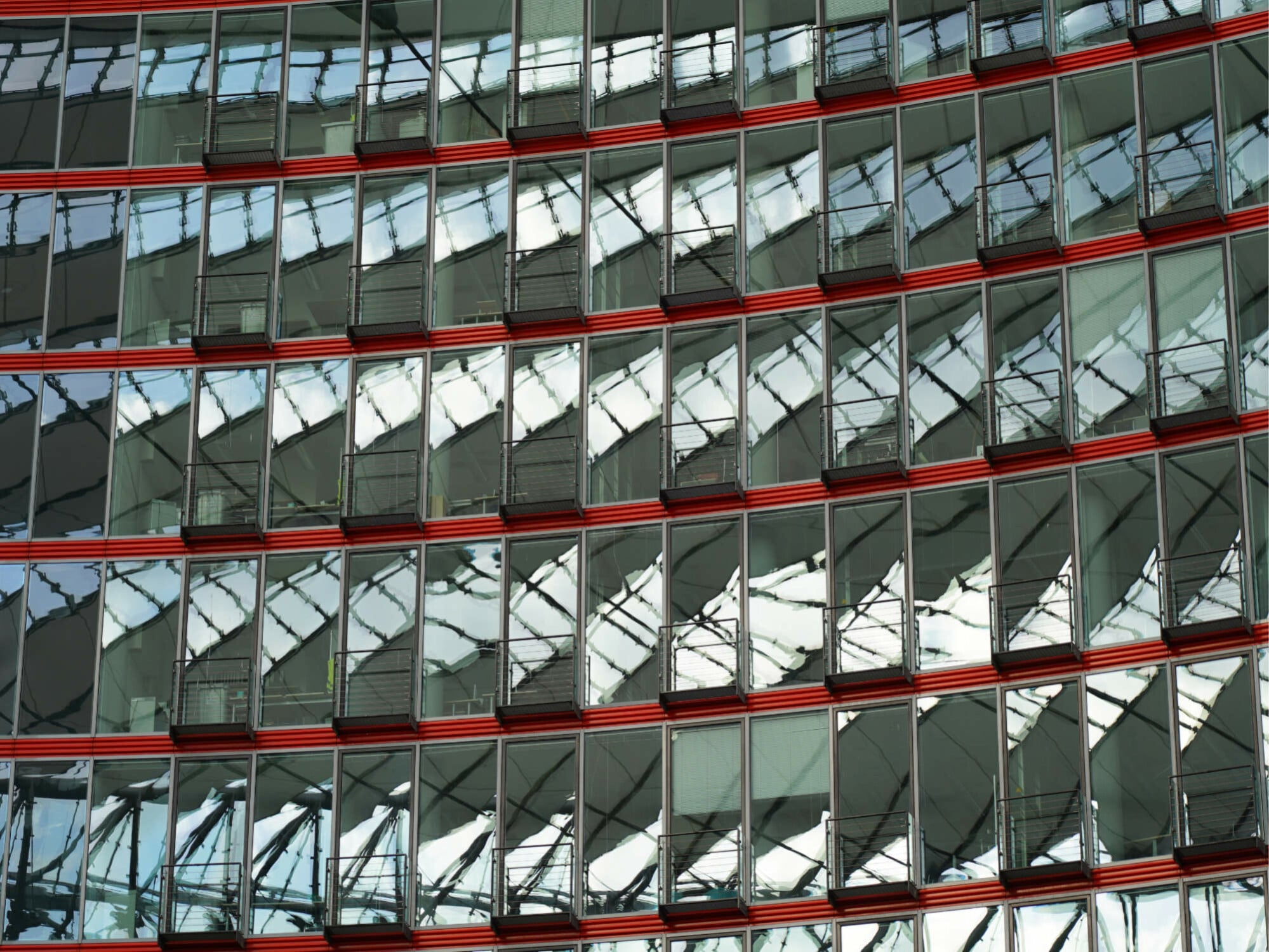 Glasfassade im Sony-Center (Beispiel leichte Bekleidungselemente)