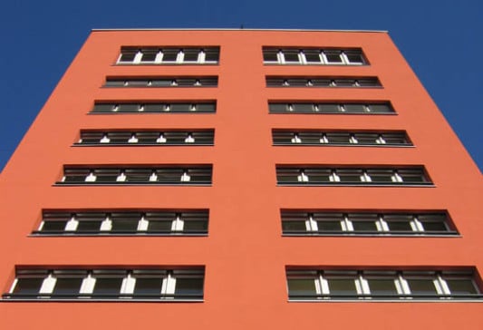 Fassadenausschnitt mit WDVS, Wohn- und Geschäftshaus a. d. Schillingbrücke, Berlin