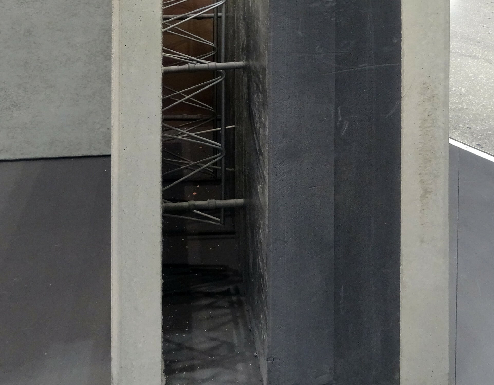 Sandwichelement mit Tragschale aus Beton 