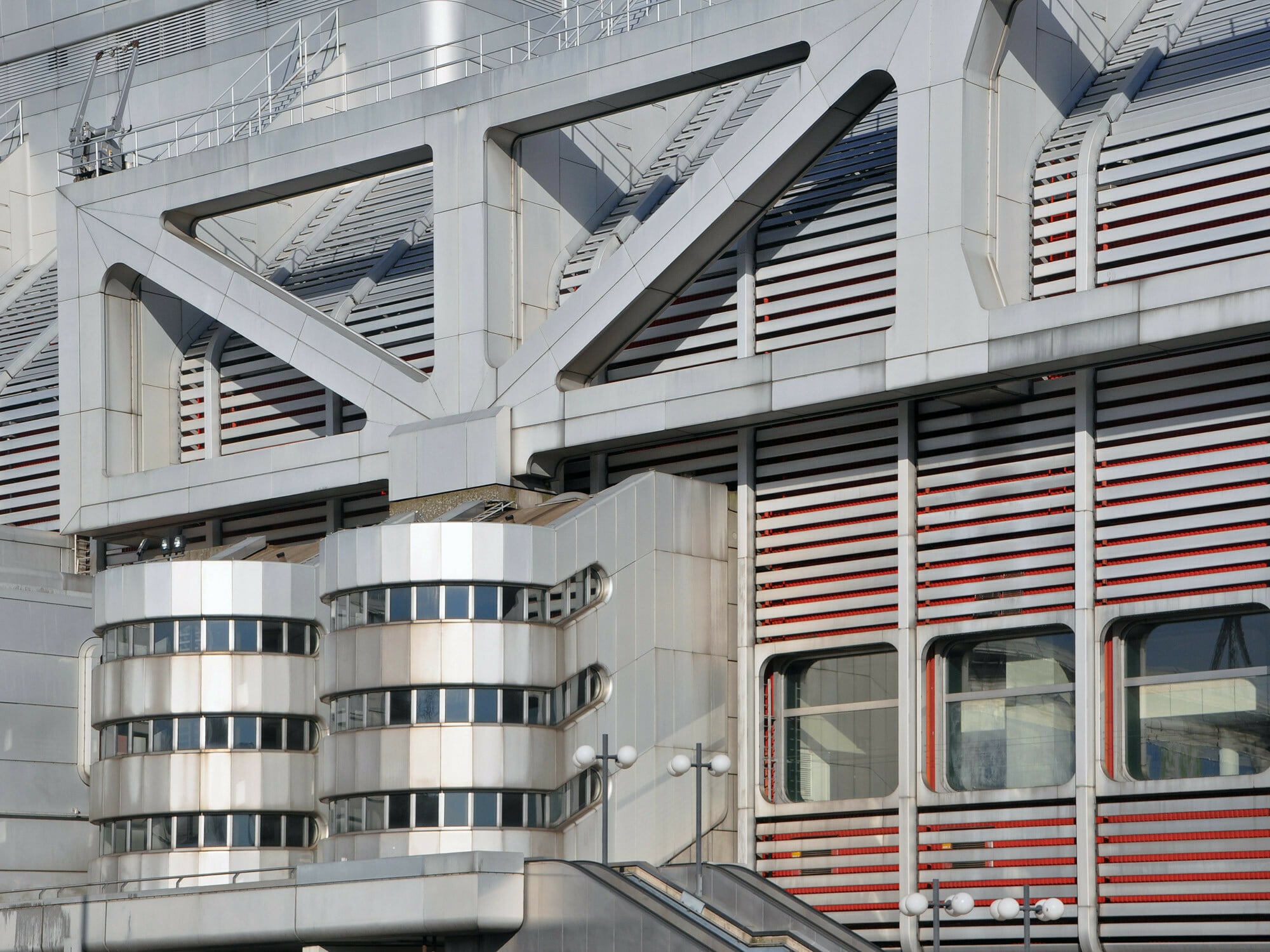 Aluminiumverkleidung am Internationalen Congress Centrum Berlin (ICC), Architekten: Ralf Schüler und Ursulina Schüler-Witte