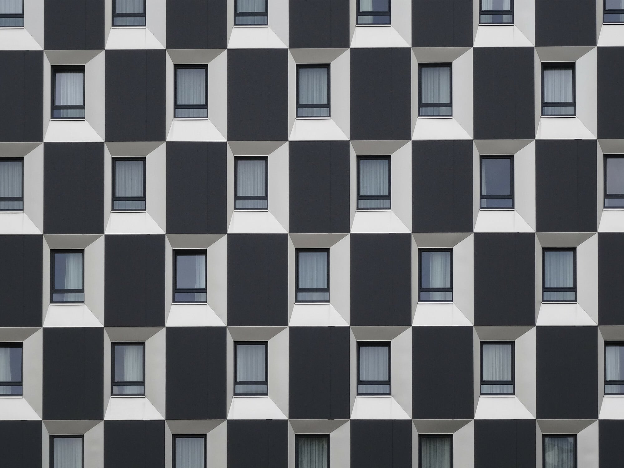 Fassadentafeln aus Faserzement am Star Inn Hotel am Hauptbahnhof Wien