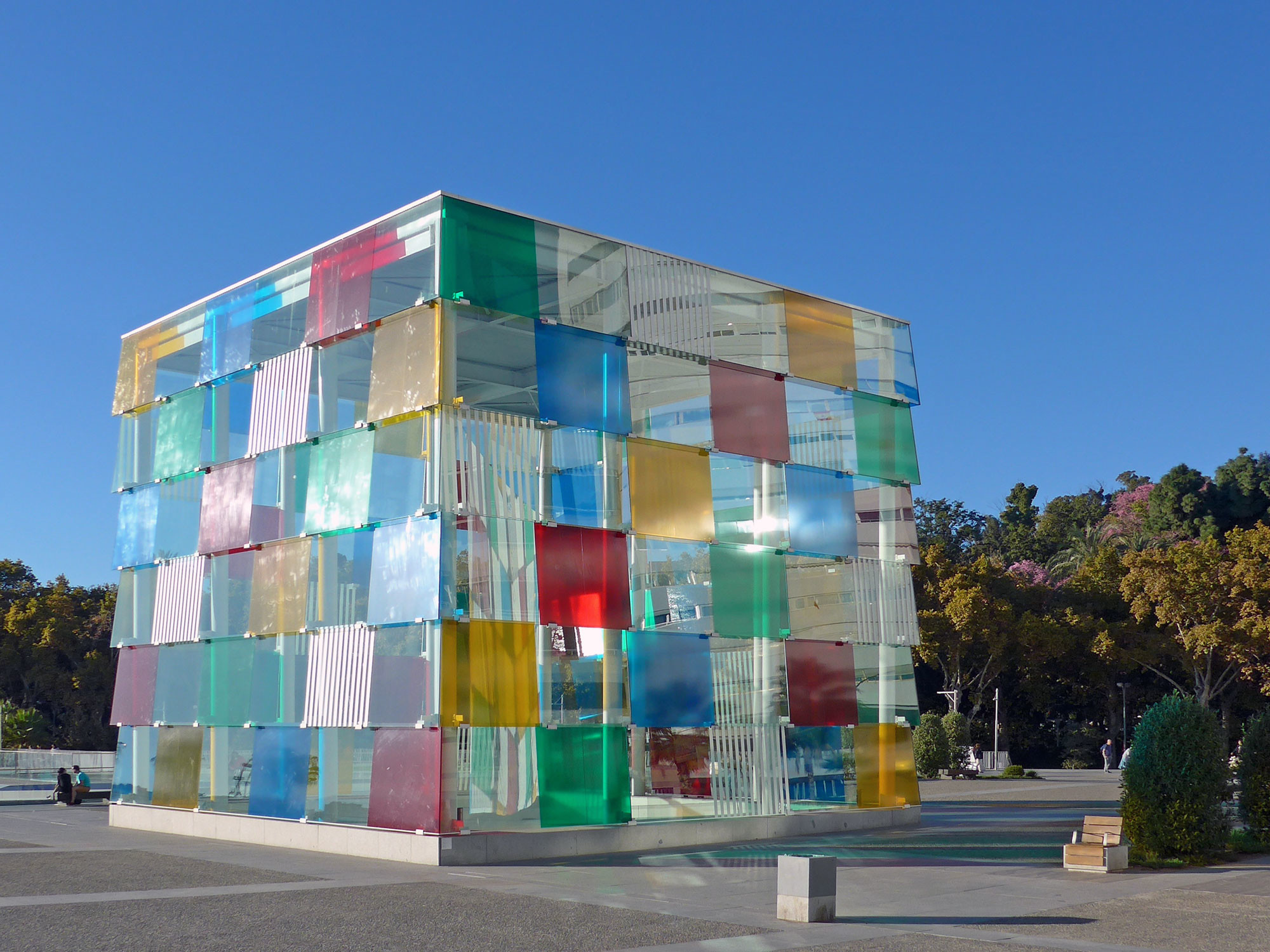 Punktgelagerte Fassade des Centre Pompidou Malaga, Architekten: L35, Barcelona