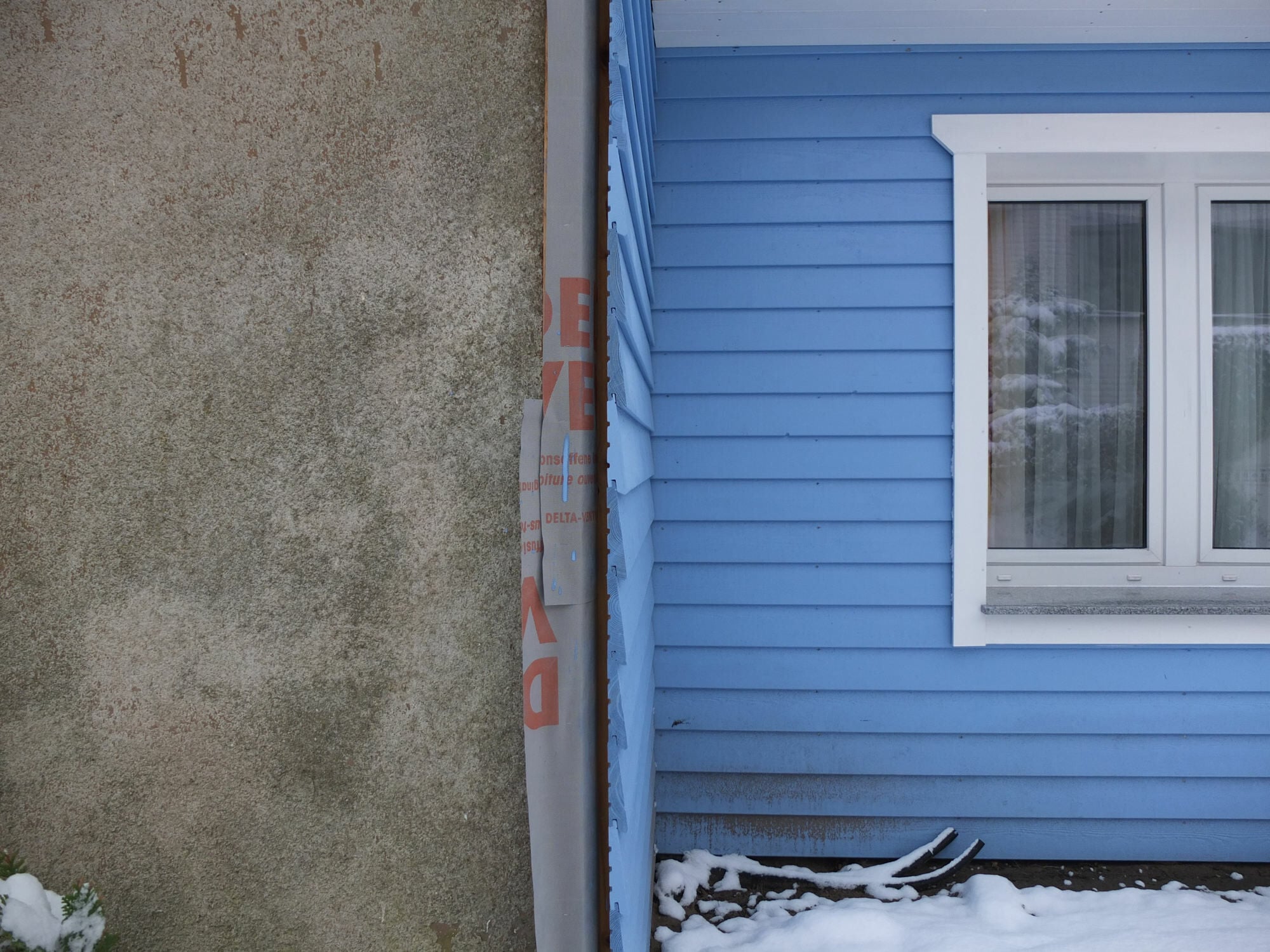 Lacke schützen besonders gut vor UV-Licht, überdecken aber die holztypische Oberflächenstruktur.