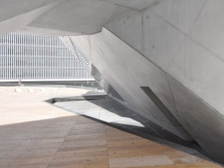 Sichtbeton und Glas prägen das Bundeskanzleramt in Berlin, Architekten: Axel Schultes und Charlotte Frank