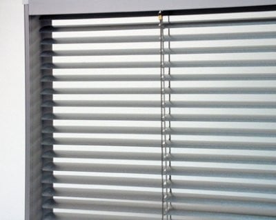 Isolierglas mit innenliegender Jalousie zur Tageslichtlenkung