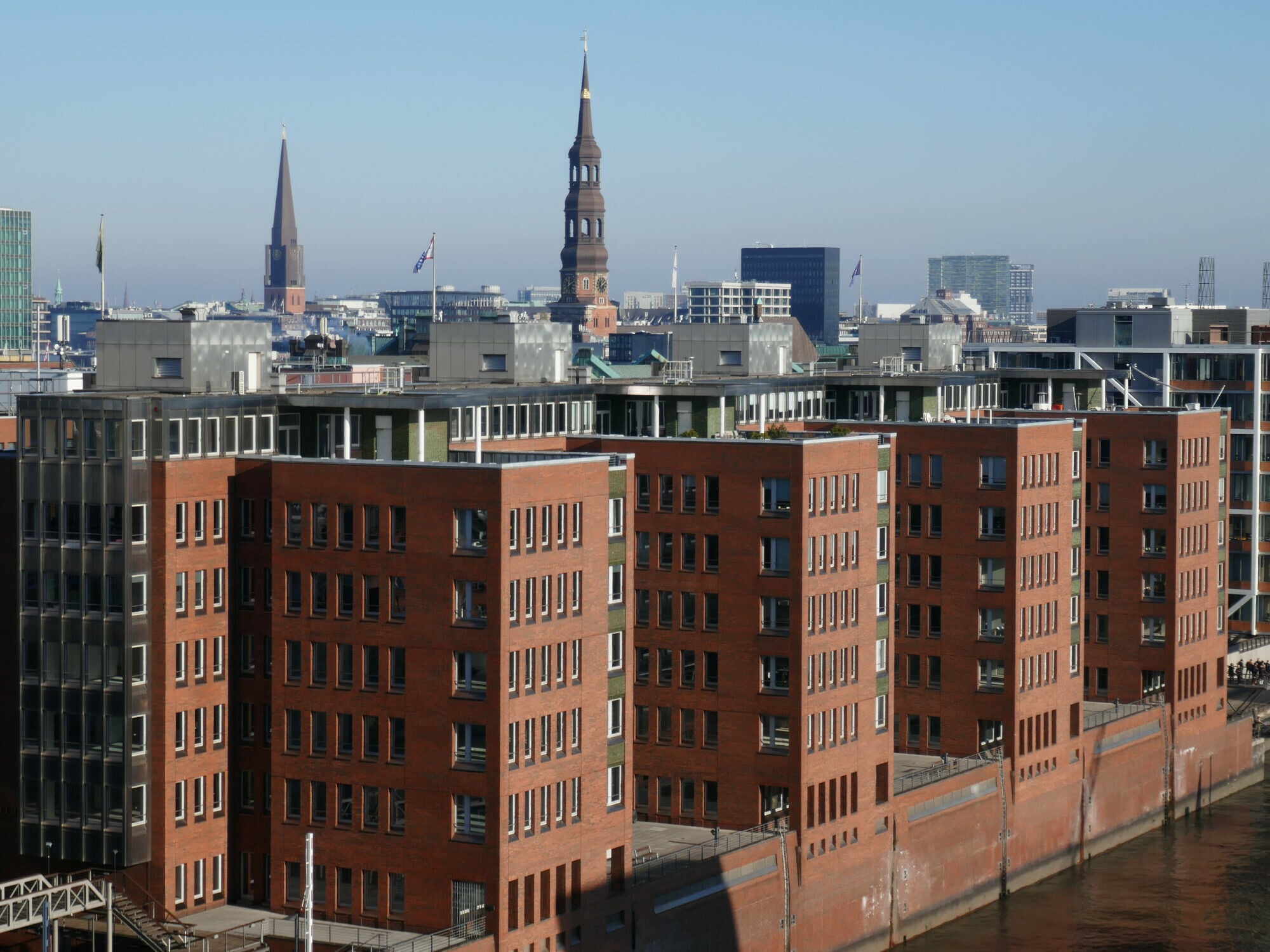 Die Ausrichtung der Fenster hat ebenfalls Einfluss auf das sommerliche Aufwärmverhalten.