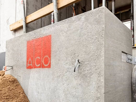 Der Betonlichtschacht kann an gedämmte und ungedämmte Außenwände angebracht werden.