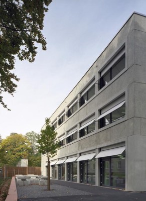 Die Haupträume des kompakten Baukörpers sind nach Süden orientiert