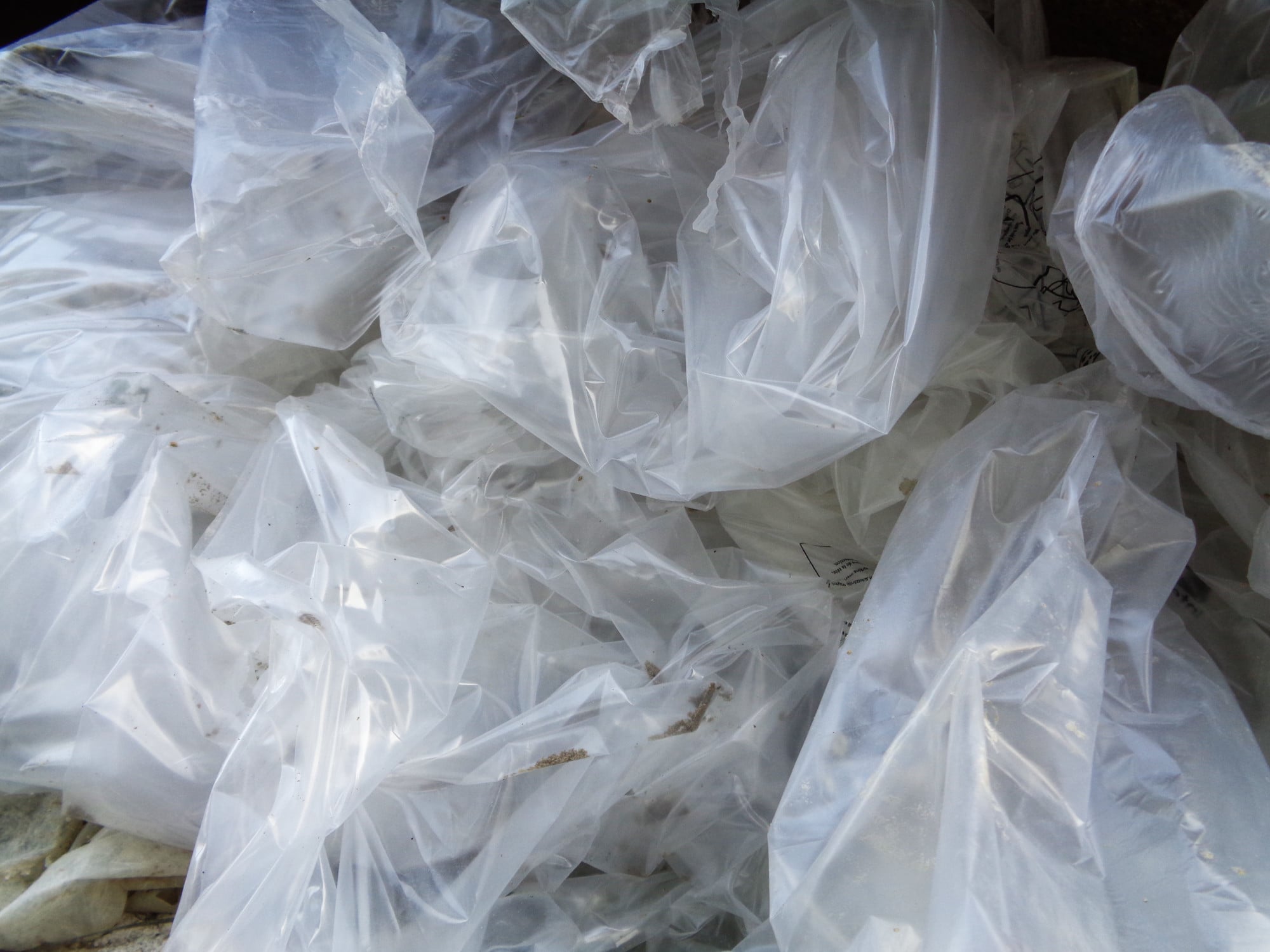 Auch Verpackungsmaterialien wie Schutzfolien von Glas- und Metalltüren sind wertvolle wiederverwendbare Materialien und kein Abfall.