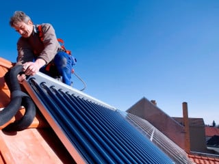 Solarthermieanlage mit Röhrenkollektoren