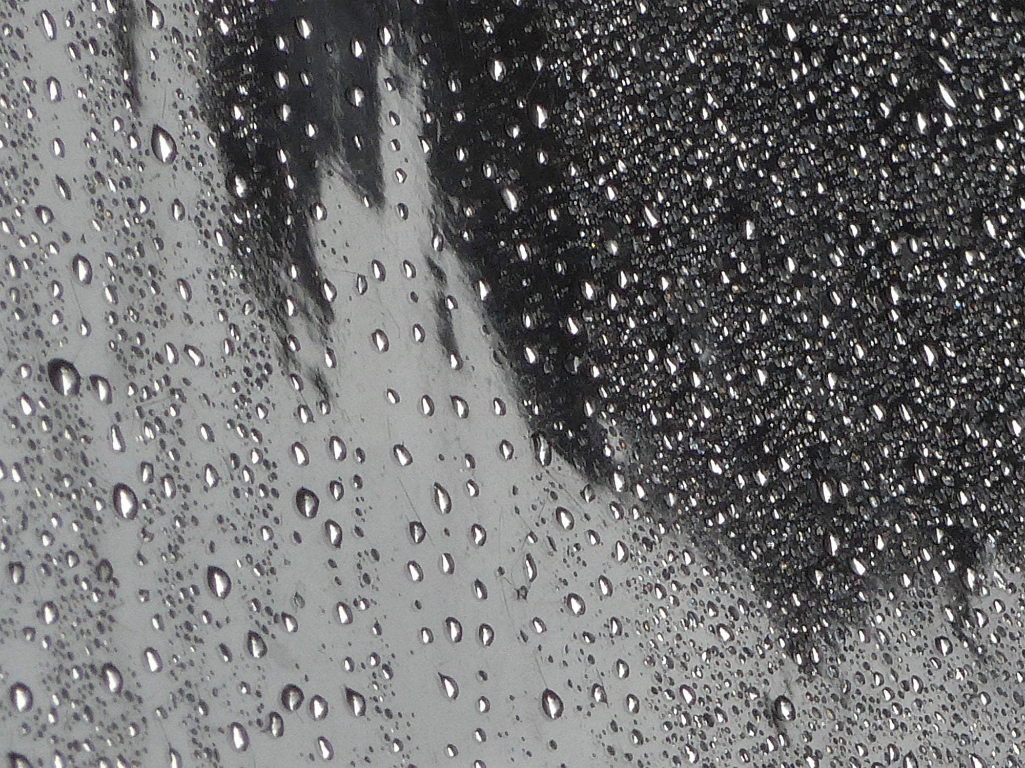 Der äußere Schutz vor Regen erfolgt durch eine Abdichtung.