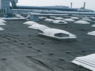 Ist ein Flachdach in diesem Zustand, muss es saniert werden