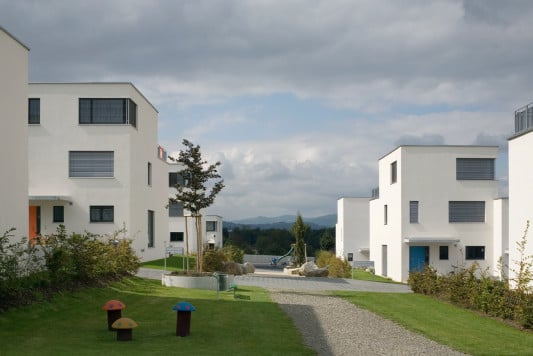 Die Gebäude sind vertikal und horizontal zueinander versetzt