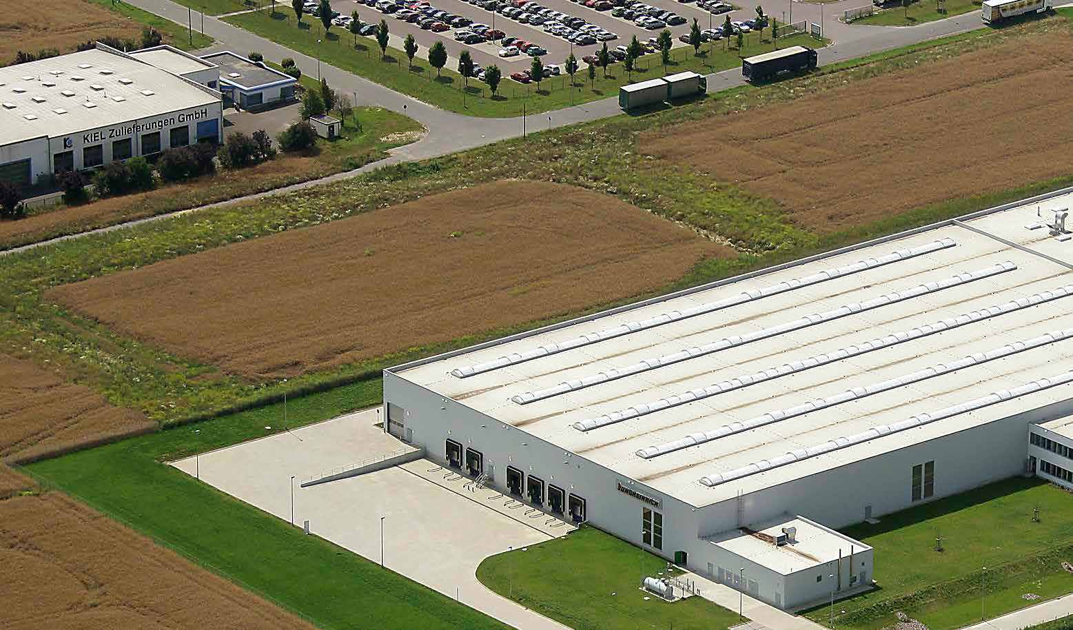 Leichtdächer im Industrie- und Hallenbau werden meist mit Dachbahnen aus Kunststoff abgedichtet