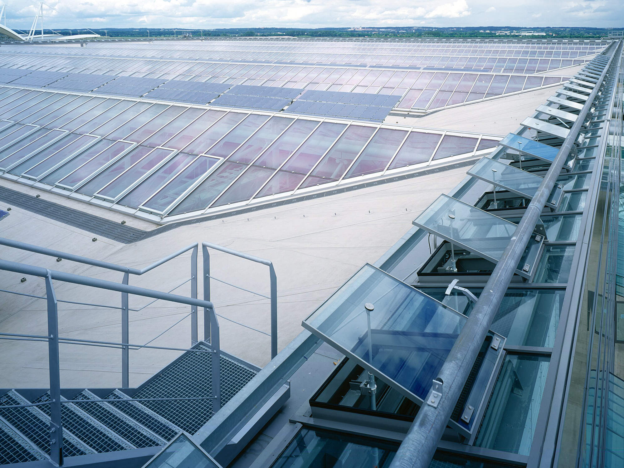 Dachaufsicht des Terminal 2 am Flughafen München