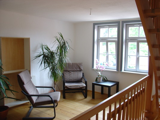 Im Dachgeschoss wurde neben dem Schlafzimmer für die Eltern ein kleiner Wohnbereich angeordnet
