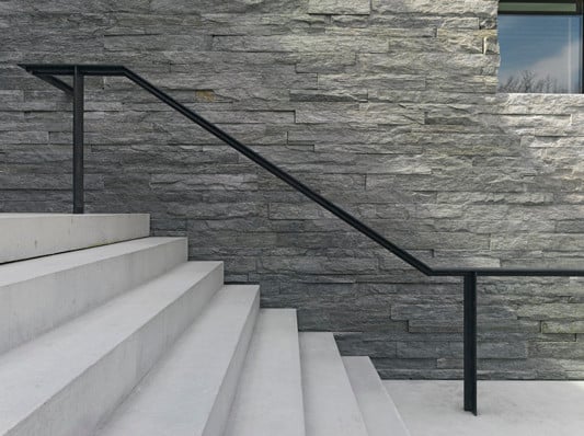 Treppendetail im Eingangsbereich