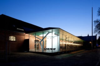 Anbau mit Stuctural-Glazing Fassade