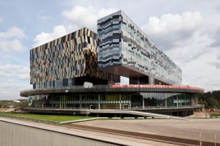 Moscow School Of Management auf dem Skolkovo-Campus (Nord-West-Ansicht)