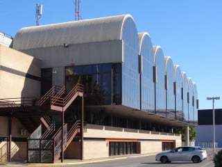 Hafengebäude mit Tonnendach in Valencia