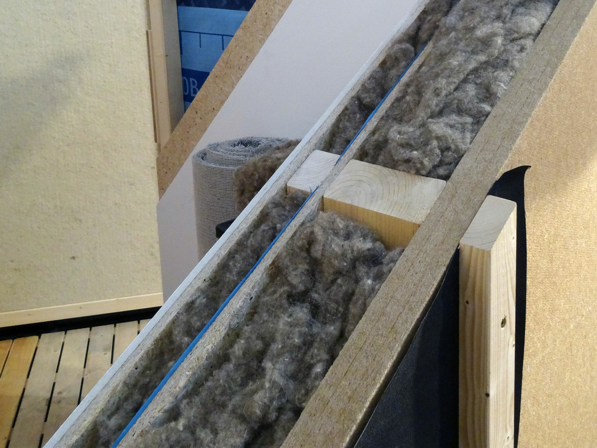 Für die ökologische Bewertung eines Dämmstoffes muss das gesamte Bauteil berücksichtigt werden.