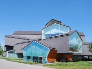 Bitumendach beim Vitrahaus in Weil am Rhein (Architekten: Herzog & de Meuron, Basel)