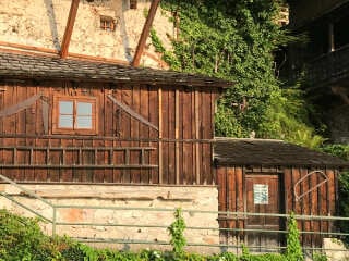 Mit Holzschindeln gedecktes Dach im österreichischen Hallstatt.