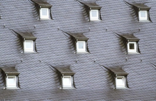 Traditionelle Schiefereindeckung auf dem Steildach: Kloster Paradies in Soest