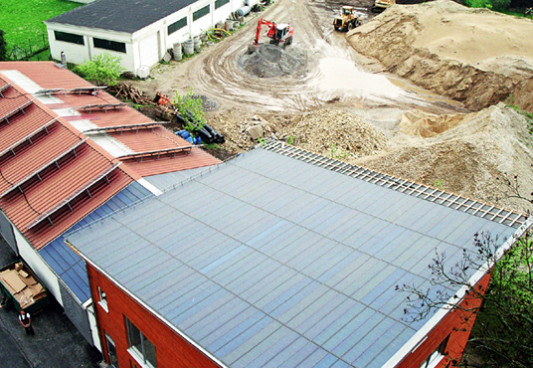Großsolardachziegel auf dem Dach der Biohaus PV Handels GmbH, Paderborn