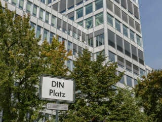Normen zu Deckungsmaterialien