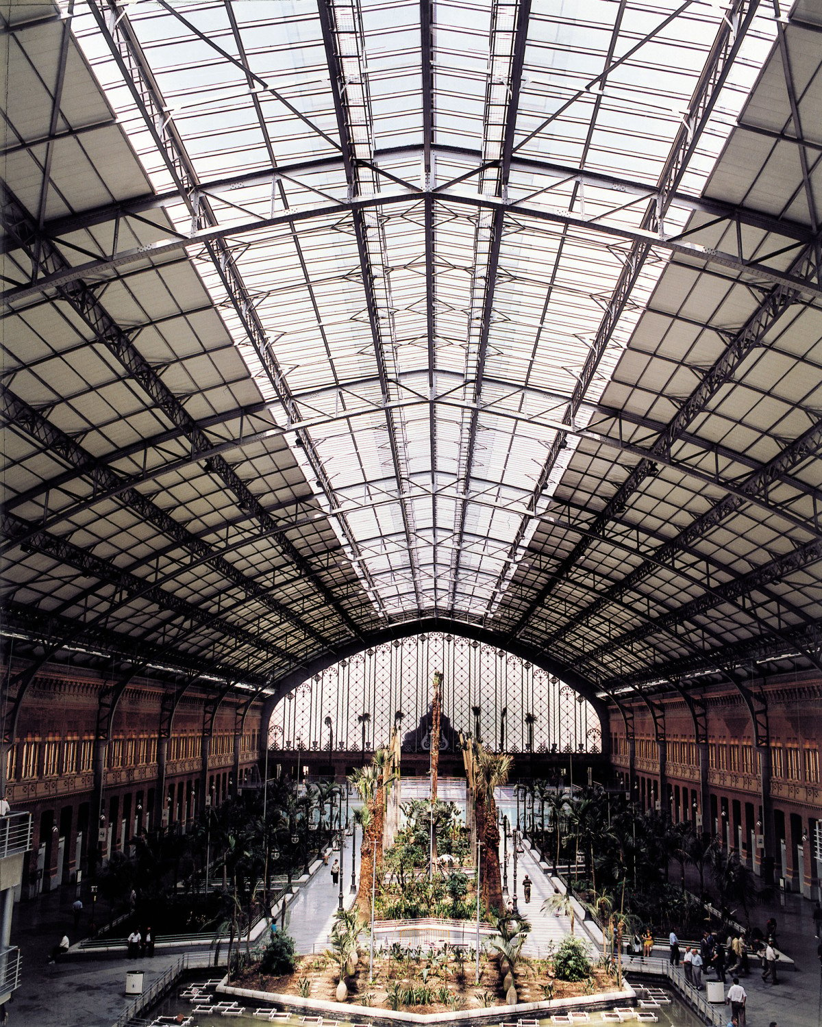 Anwendung von Drahtglas bei der Estacion de Atocha, Madrid