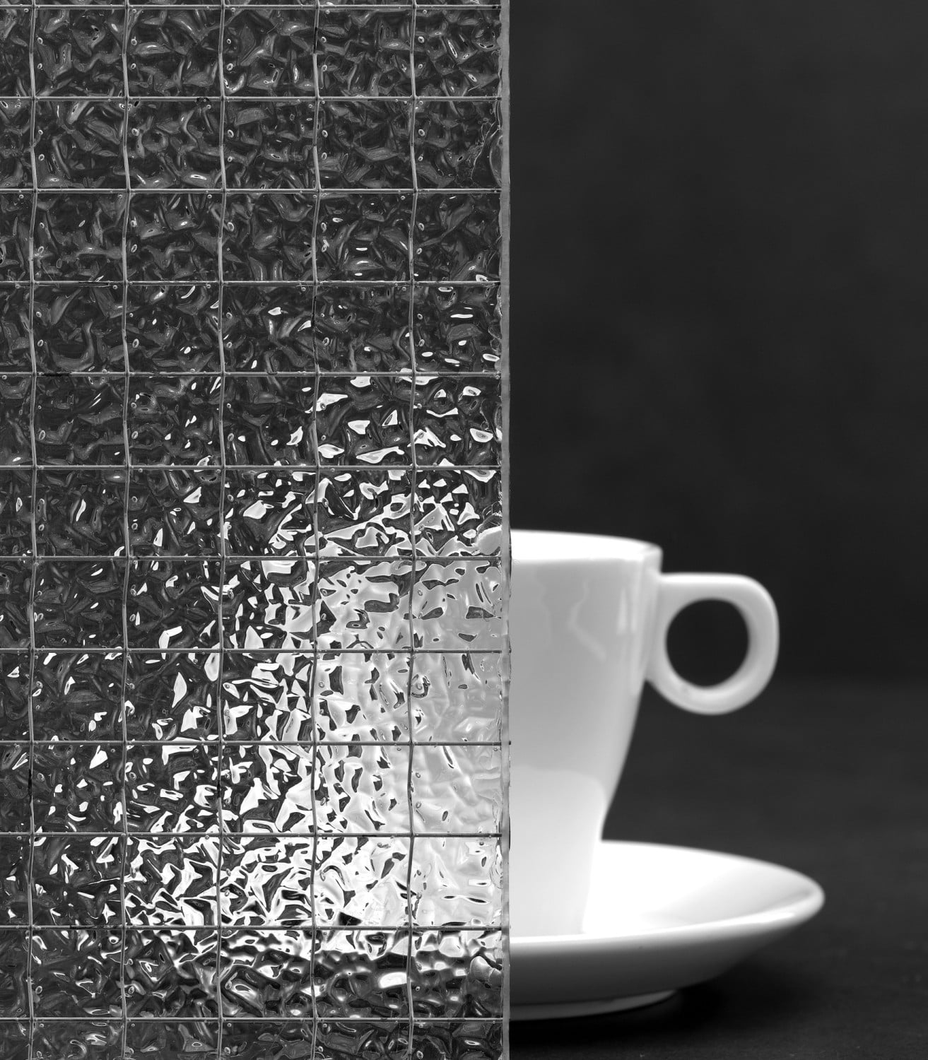 Neben glatten sind auch ornamentierte Oberflächen möglich (Produkt SGG Wired waterdrop)