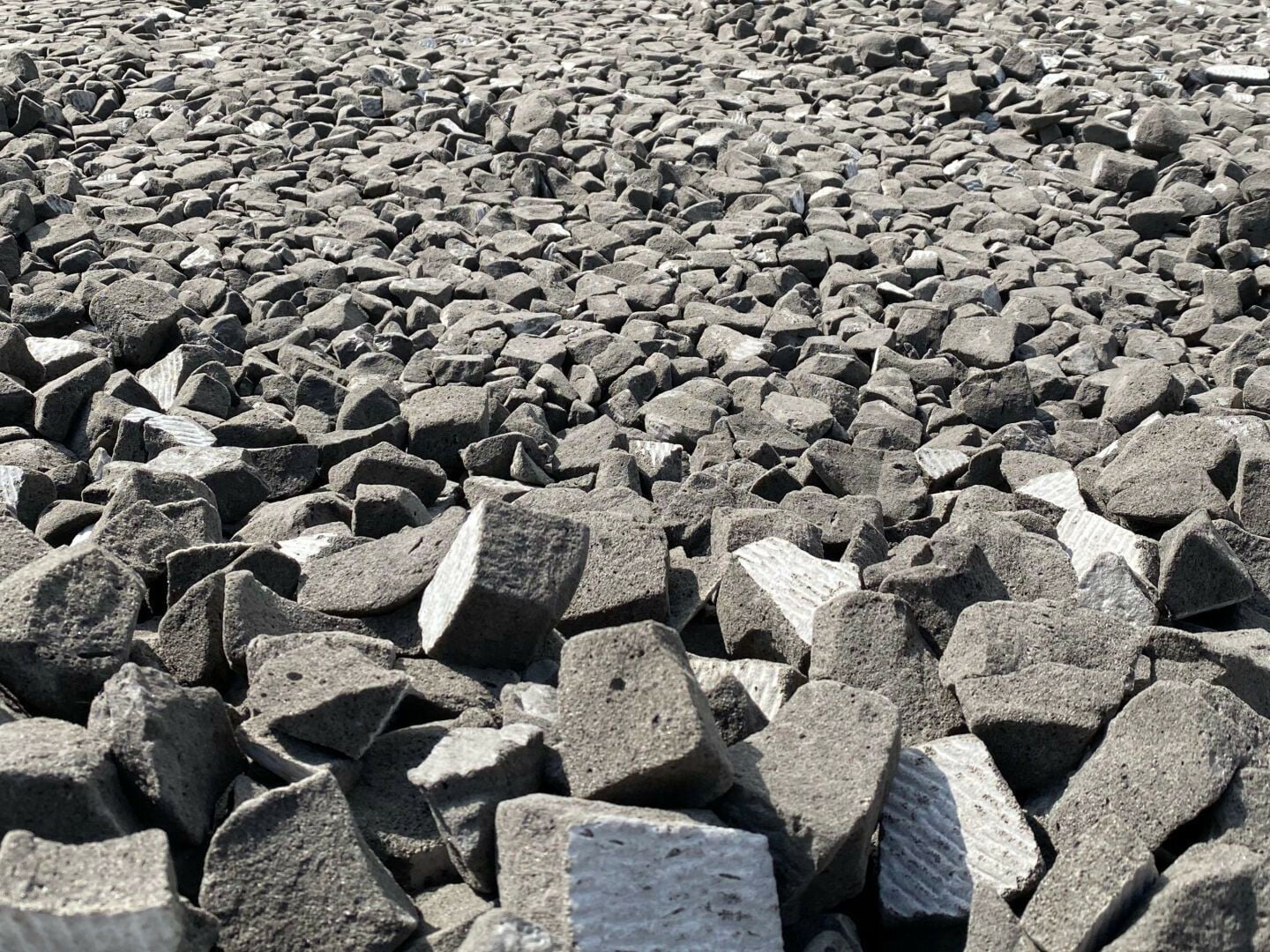 Herstellung von Schaumglas: Das Gemisch aus Altglas und Mineralien wird bei Temparturen von 700 bis 1000 Grad Celsius erhitzt