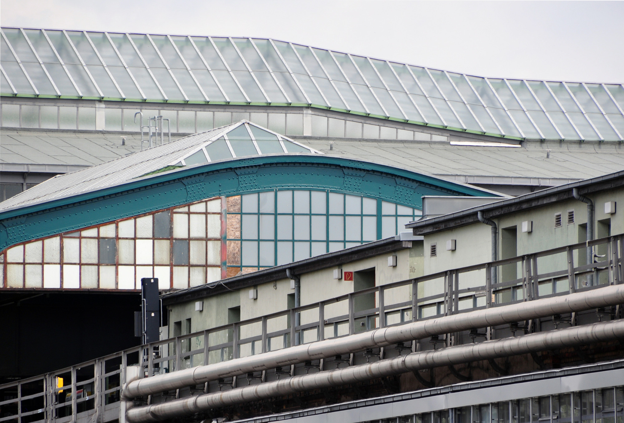 Glasüberdachter S-Bahnhof in Berlin